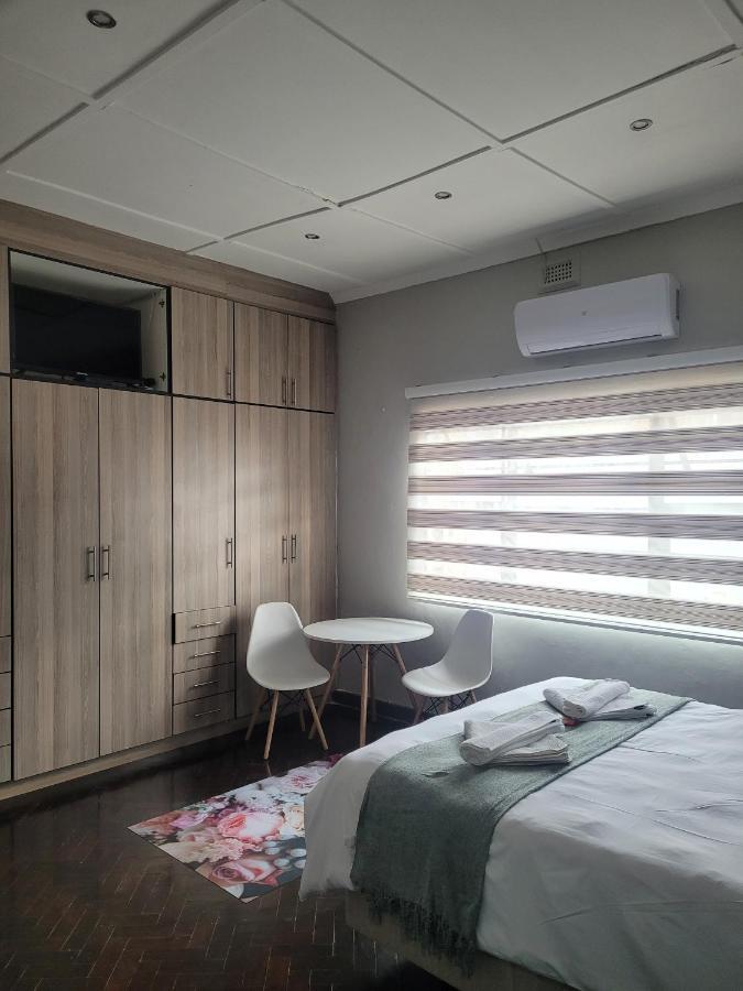 Palm Guesthouse Zeerust Екстер'єр фото