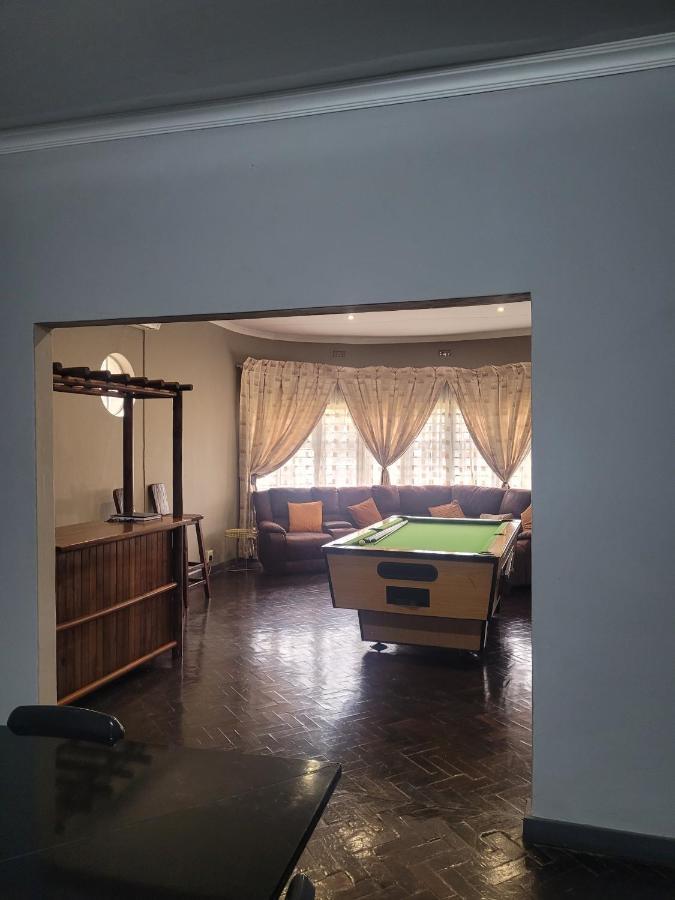 Palm Guesthouse Zeerust Екстер'єр фото