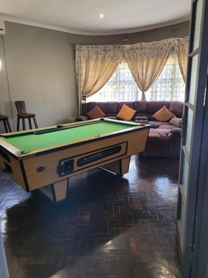 Palm Guesthouse Zeerust Екстер'єр фото