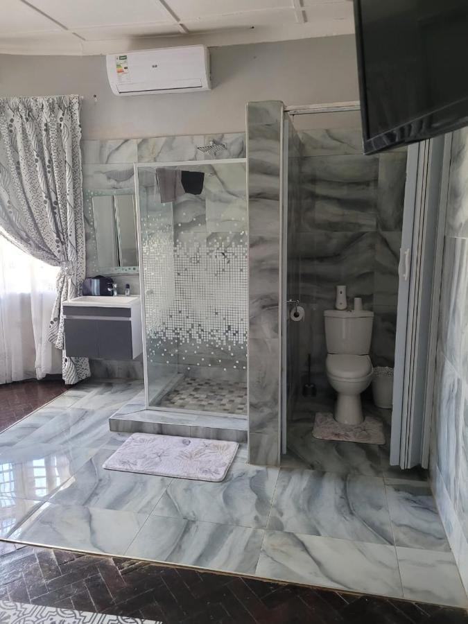 Palm Guesthouse Zeerust Екстер'єр фото