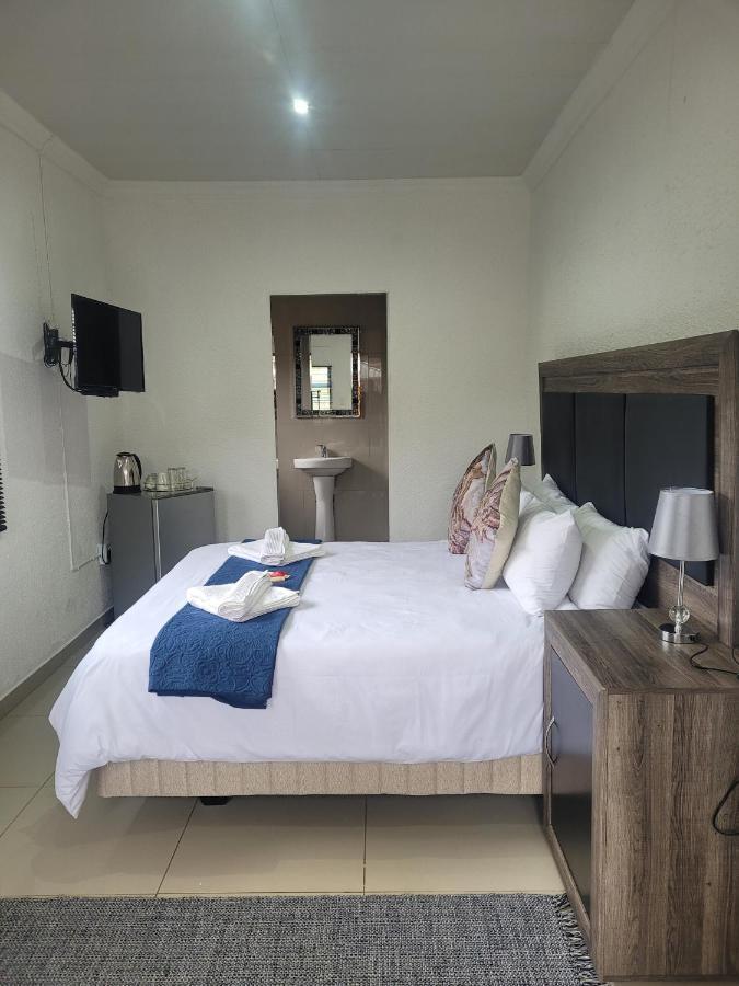 Palm Guesthouse Zeerust Екстер'єр фото